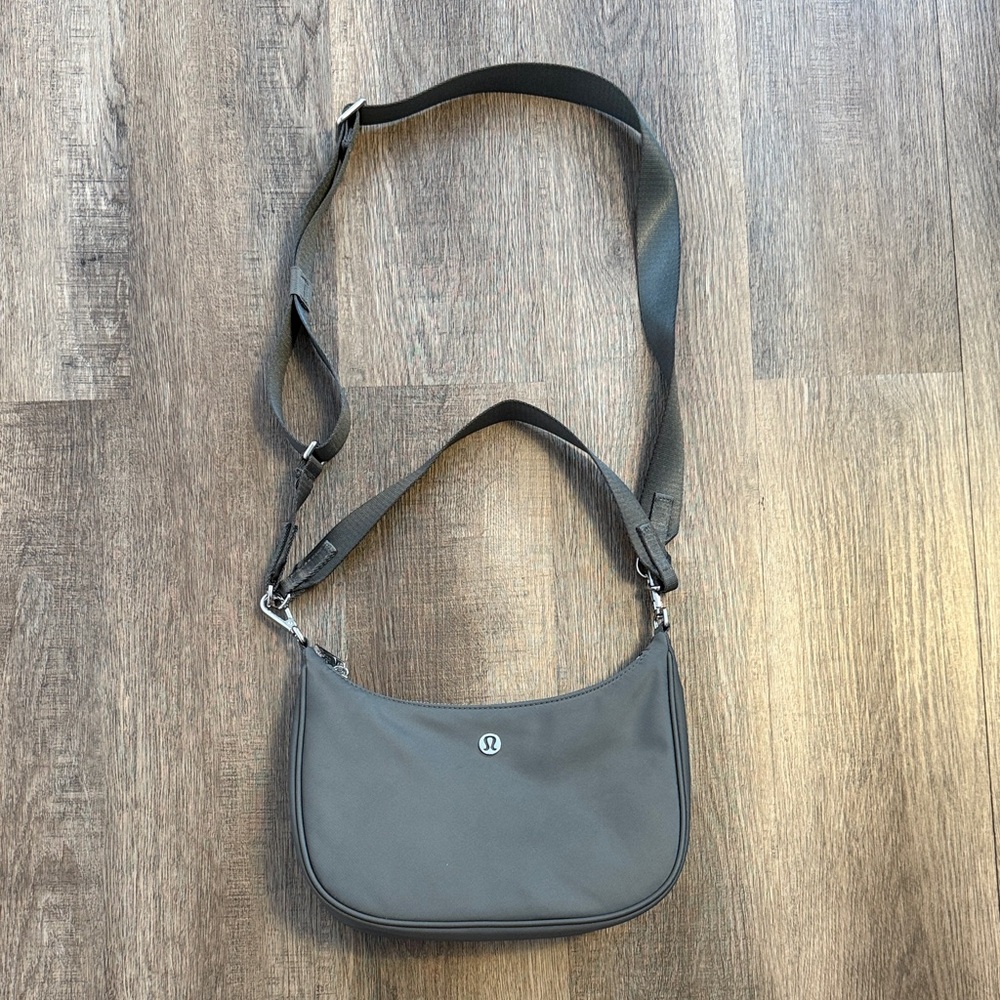 Lululemon City Essentials Small Shoulder Bag 3L – Khaki / Green